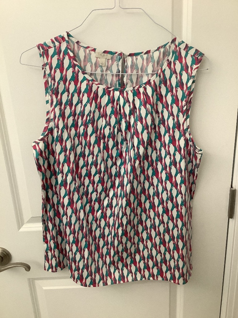 Talbots women’s sleeveless top, size Large, excellent condition.